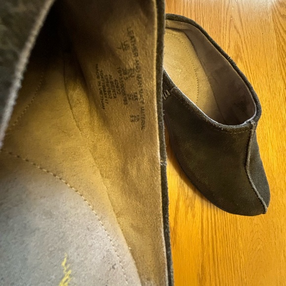 Thom Mcan size 7 slip on leather wedge green shoes - Picture 8 of 8